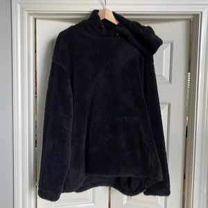 Black size extra extra large never worn really soft, plushy sweatshirt.